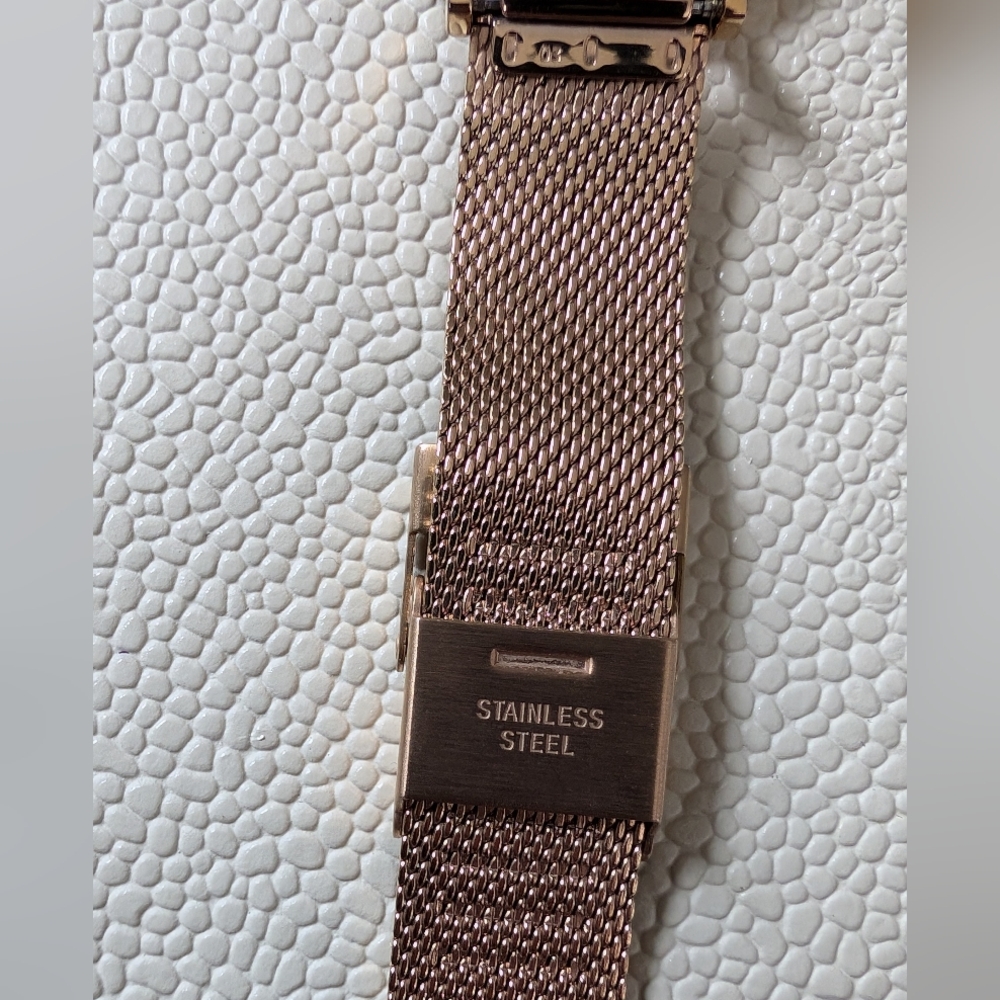 Daniel Wellington Petite Melrose watch - Picture 3 of 4